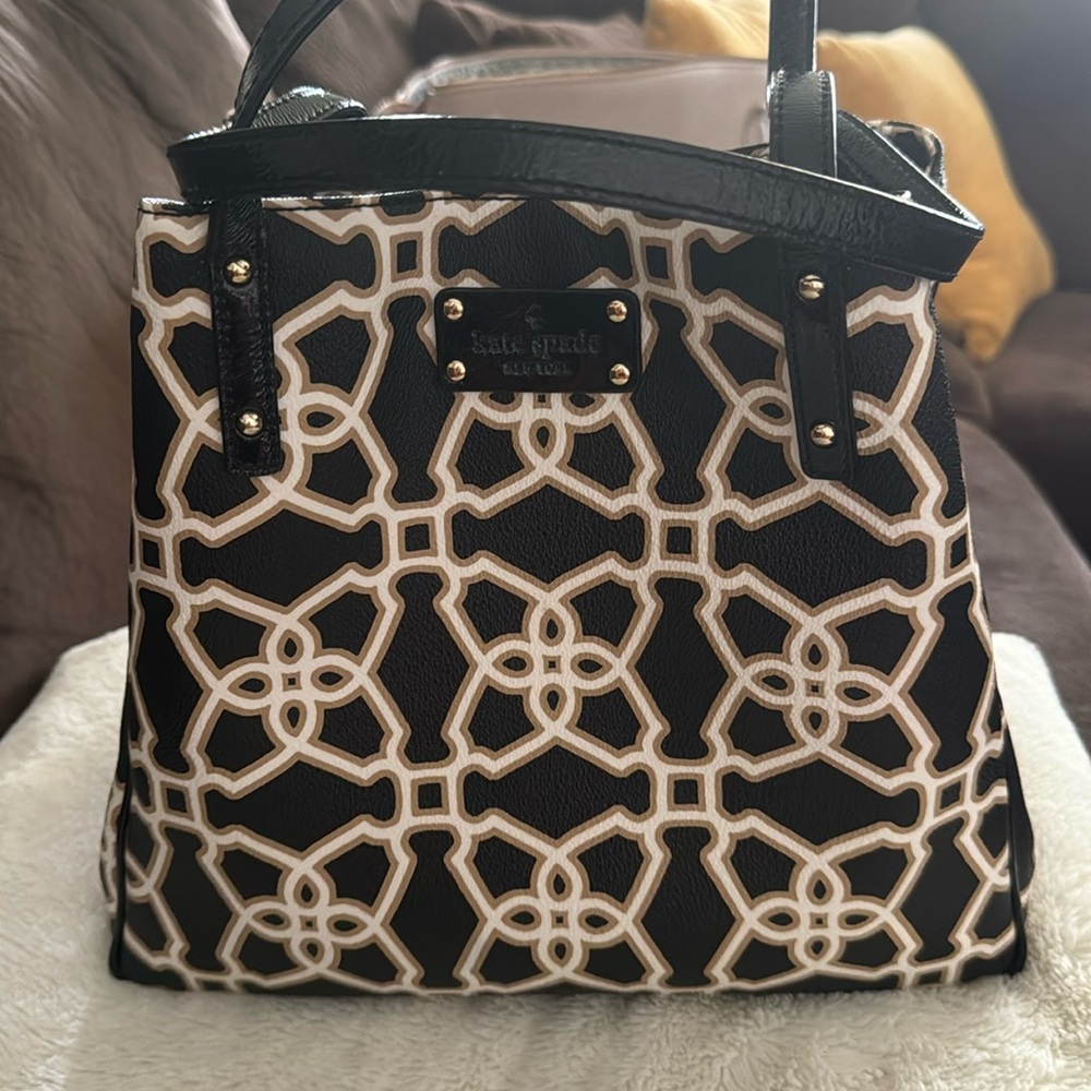 Kate Spade New York hobo bag, neutral colors, EUC 1 minor callout on 1 corner